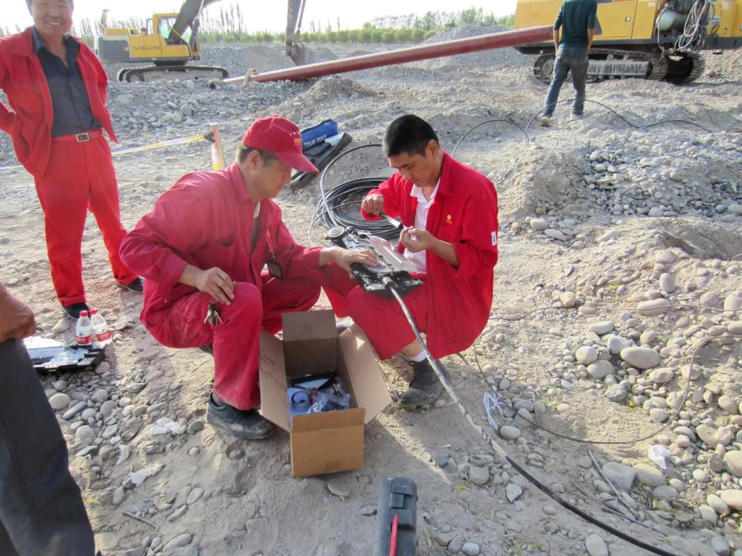 戈壁烽火線——記2012年塔西南通訊工程部野外光纜搶修